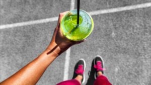 Ni geles ni bebidas isotónicas: el “zumo verde” que revolucionó el Mundial de Tokio y que ahora todos quieren probar