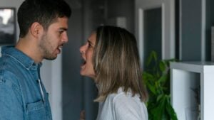 Si una persona discute a menudo con su pareja es que carece de habilidades sociales, según la psicología