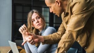 Si una persona no acepta las críticas en el trabajo es porque carece de habilidades sociales, según la psicología