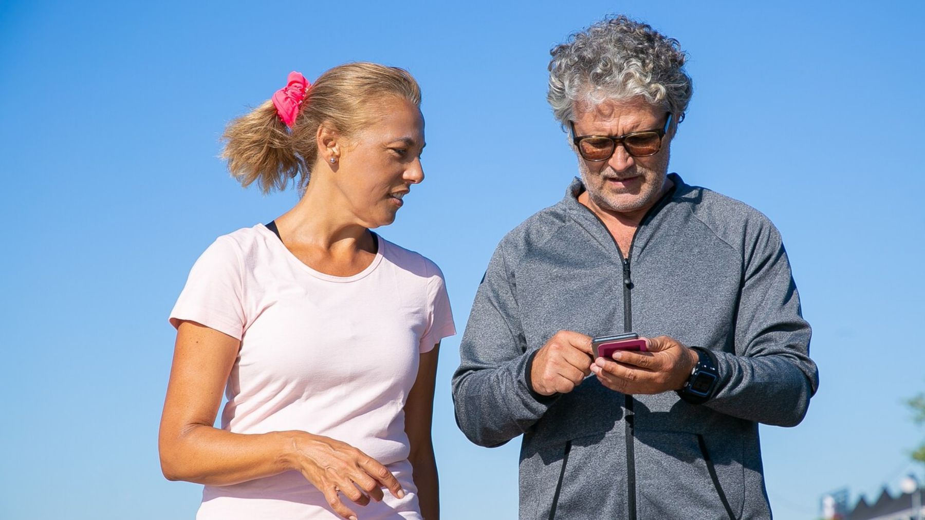 Apuntar tus ejercicios en tu teléfono inteligente sirve como un diario de salud. (Foto: Freepik)