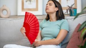¿Sofocos durante la regla? Una ginecóloga explica por qué ocurren y cómo controlarlos