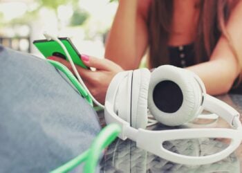 Éste es el motivo por el que odias tu voz al escucharte en audios, según un médico experto