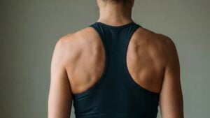 Las pesas están bien, pero también puedes conseguir una espalda de acero con este ejercicio en casa