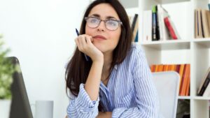 Las personas más inteligentes del mundo tienen este hábito en común cuando piensan