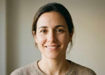 Mujer, sonrisa, inteligencia emocional