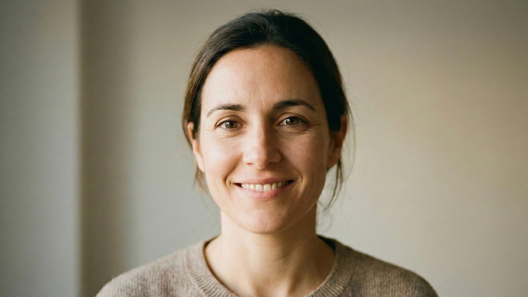 Mujer, sonrisa, inteligencia emocional