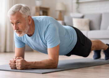 60 años, plancha, ejercicio