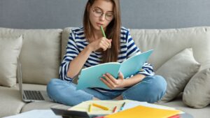 Las personas con más inteligencia que el promedio siempre reaccionan así ante las dificultades, según los expertos