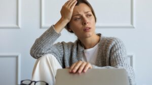 Marta Jiménez, experta en neuropsicología: «Tu mente no busca que seas feliz, sino que sobrevivas»