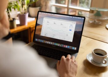 El sencillo gesto que mejora tu sueño y productividad en el trabajo: lo avala el experto Alfredo Rodríguez-Muñoz