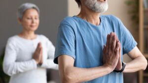 Ni bicicleta ni natación: el mejor ejercicio de gimnasia para que los mayores de 65 años mejoren su equilibrio