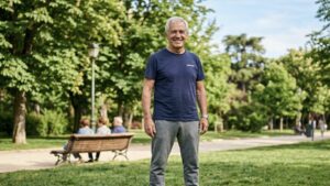 Todos salen a pasear, pero hay un ejercicio de aire libre ideal para que los mayores de 60 años mejores su coordinación