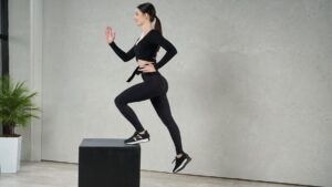 Ni pesas ni bandas de resistencia: el mejor ejercicio de gimnasia para fortalecer y mejorar tu equilibrio a cualquier edad