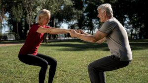 Montar en bici está bien, pero hay un ejercicio de gimnasia mejor para aumentar el equilibrio con más de 60 años