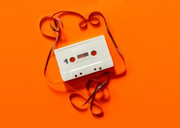 La psicología dice que las personas que crecieron entre cassettes y teléfonos fijos desarrollaron esta poderosa habilidad