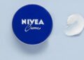 Cristina Hoyos, dermatóloga, sobre la crema Nivea del bote azul: "Aporta alivio al mejorar la hidratación y reducir tirantez"