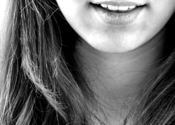 Adiós al sarro: cómo blanquear tus dientes sin pasar por el dentista ni gastar un dineral