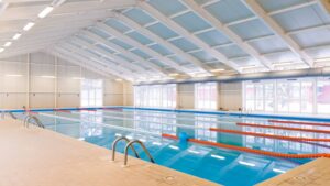 Nadar un poco está bien, pero la Clínica Mayo recomienda otro ejercicio de gimnasia para que los mayores de 60 años ganen fuerza dentro del agua