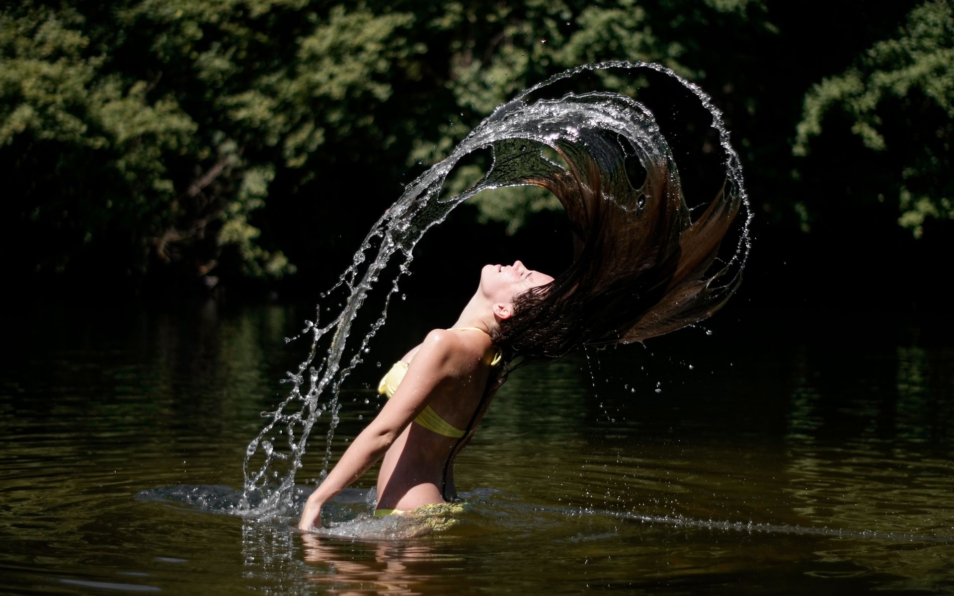 Expertos dicen basta: "Para refrescarnos hay quienes se echan agua por la cabeza pero no es una buena idea"