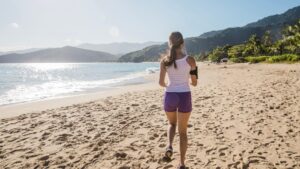 Sergio López, fisioterapeuta español: «El mejor paseo por la playa no es el más largo ni el más duro, sino el que puedes repetir sin dolor y con ganas de volver al día siguiente»