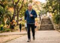 Hombre, deporte, ejercicio, caminar