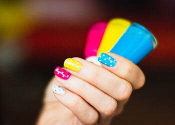 La psicología llega a la conclusión de que las mujeres que siempre llevan las uñas hechas no lo hacen sólo por estética si no para reafirmarse frente al malestar