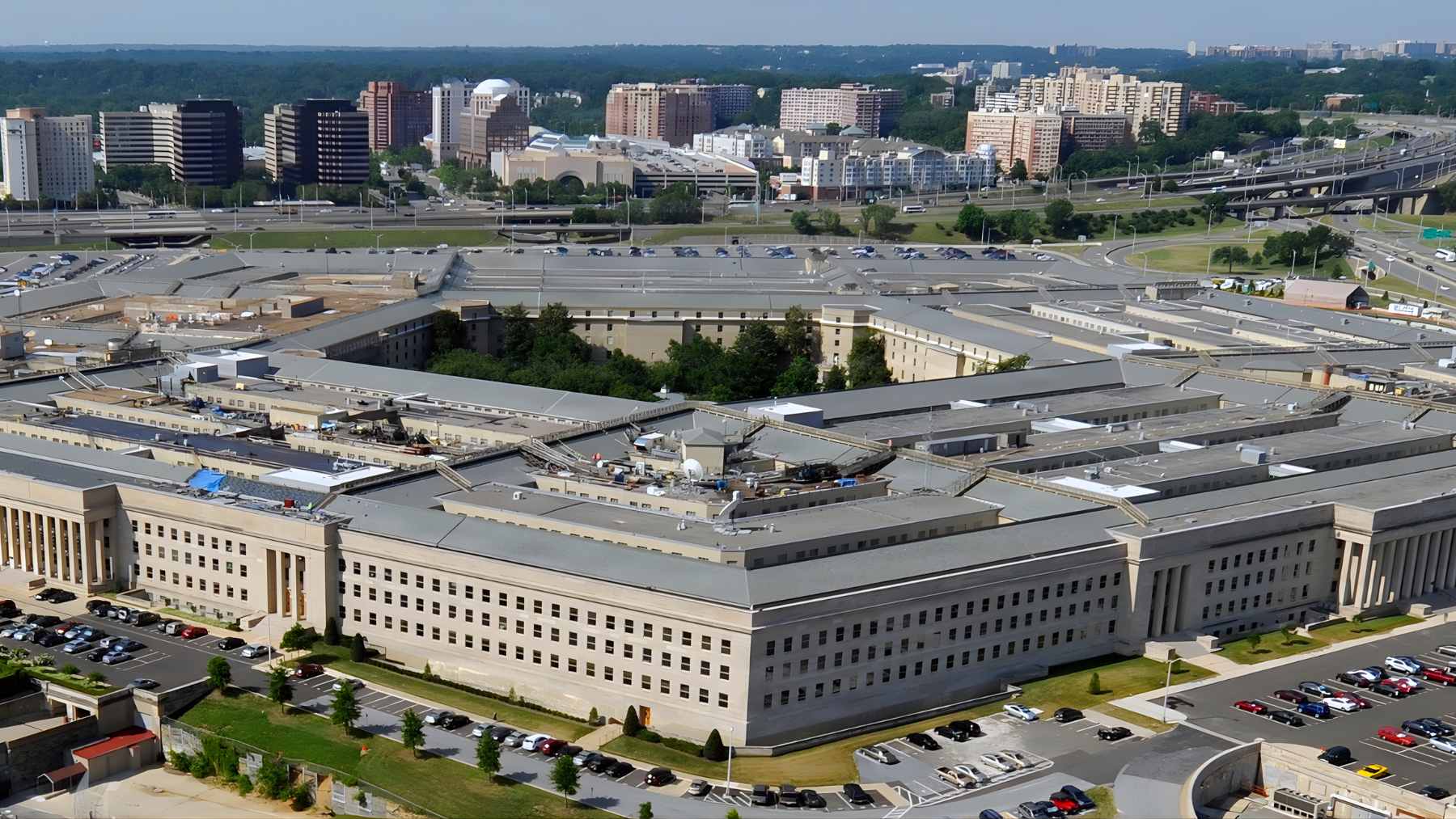 A high-tech military command center displaying Palantir’s Maven Smart System interface for real-time battlefield data and threat detection.