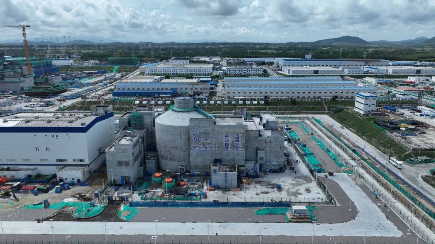 China switched on a mini nuclear reactor only 14 meters tall, and the strange part is how many homes it can power 1 The Linglong One (ACP100) small modular reactor under construction at the Changjiang Nuclear Power Plant in Hainan, China.