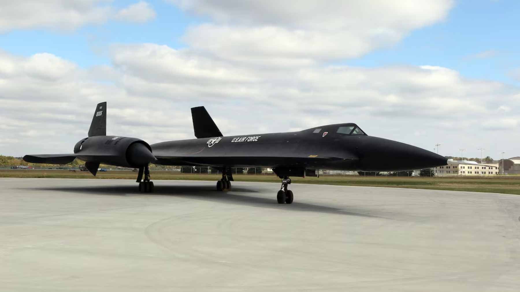 A Lockheed YF-12A flying at Mach 3.2 and 75,000 feet fired a missile that struck a target just 500 feet above the ground, a demonstration that still sounds unreal until you remember what that program was built to do 1 A Lockheed YF-12A interceptor prototype in flight, showcasing its titanium-skinned design built for Mach 3 performance.