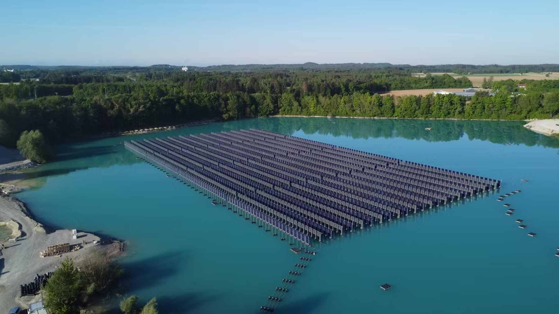 Vertical bifacial solar panels installed on a floating platform at the Jais gravel pit lake in Bavaria.