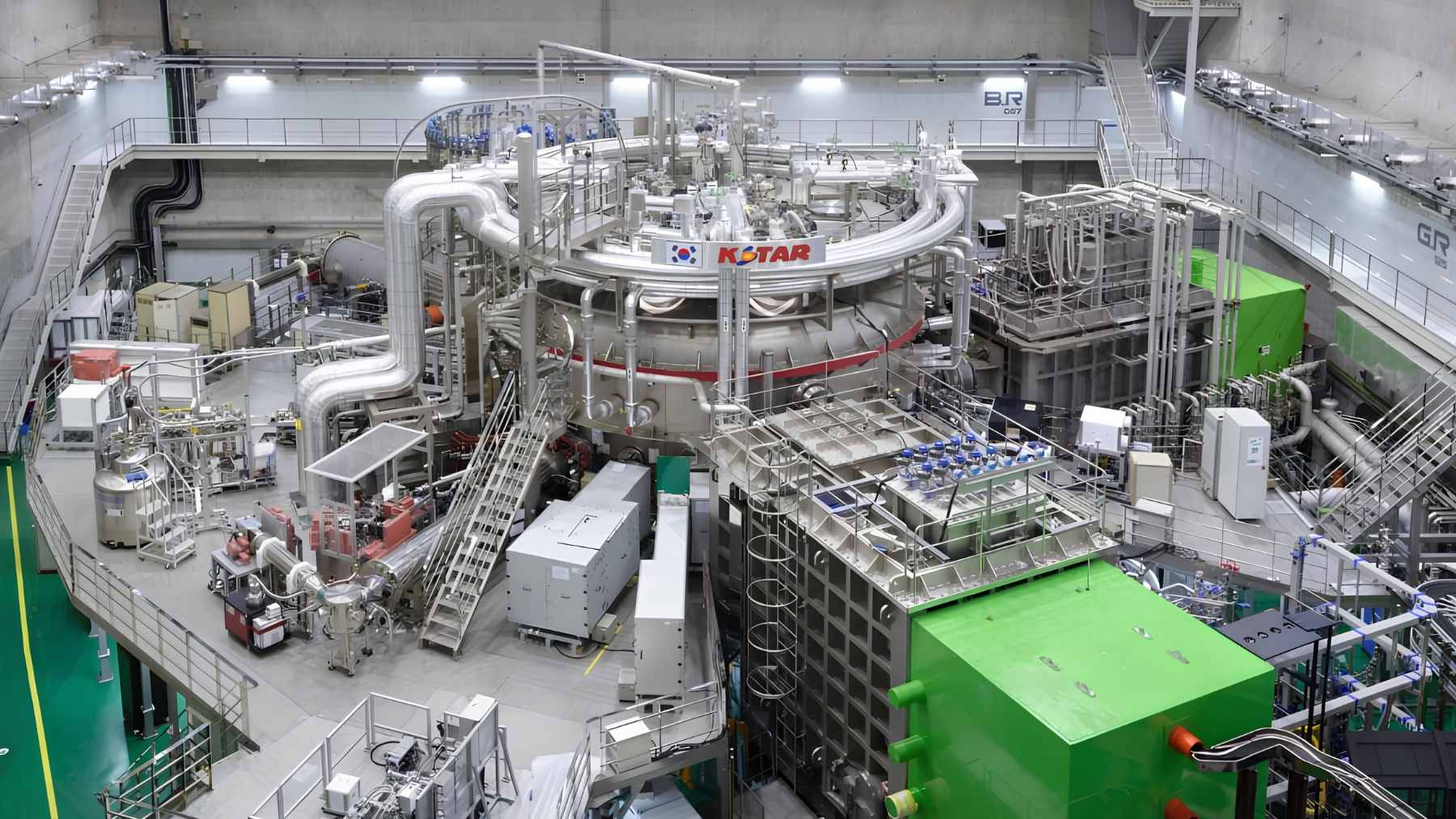 Scientists at the KSTAR control center monitoring plasma data during the record-breaking 102-second fusion experiment.