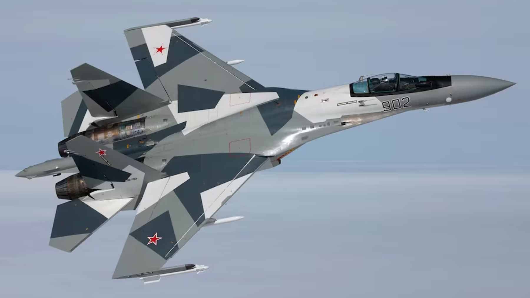 A Russian Su-35S air superiority fighter on patrol, representative of the aircraft involved in the alleged engagement with a Ukrainian F-16.