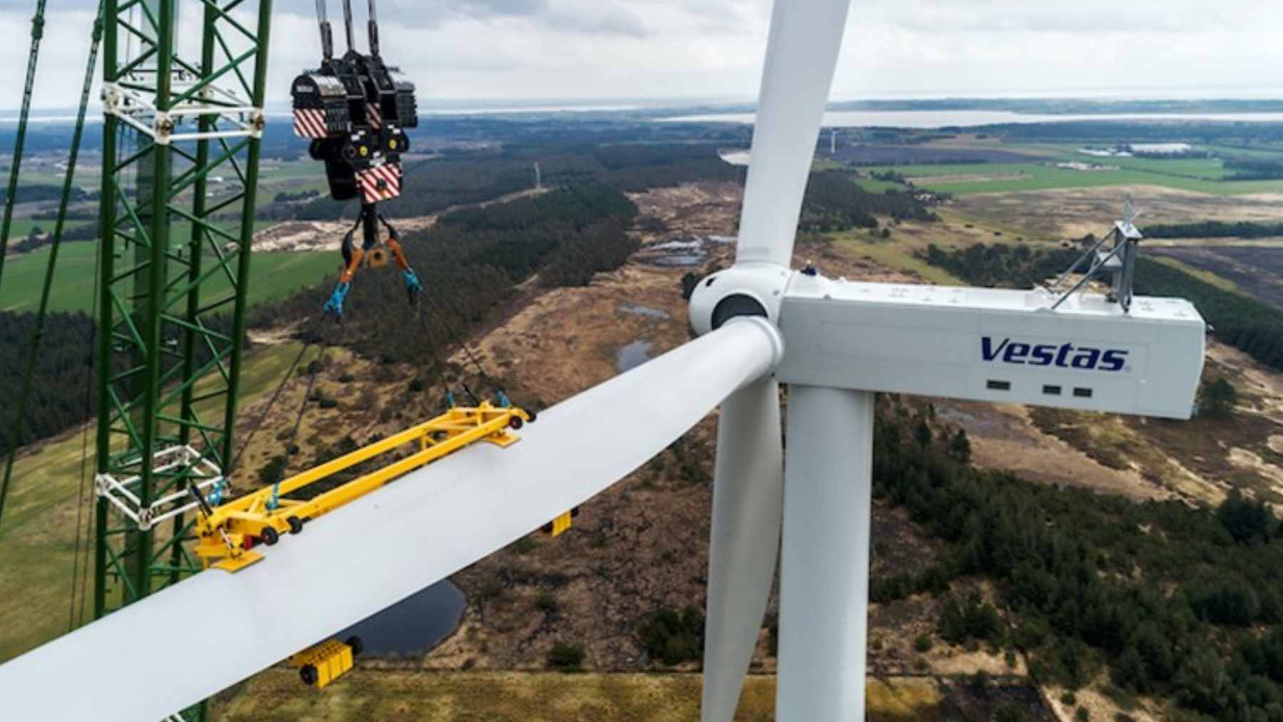 Vestas will test a single 379-foot red blade on seven offshore turbines in a 760 MW Dutch wind farm to cut bird collisions, using contrast as a low-tech fix for one of wind power’s hardest optics problems 1 V236-15.0 MW offshore wind turbine featuring one distinct red-coated blade for bird visibility testing at Hollandse Kust West VI.