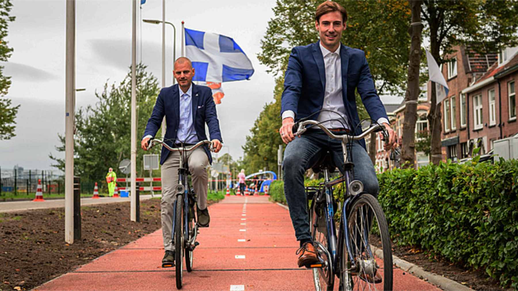A bike path made from 218,000 cups has a stranger secret underneath: the road is hollow enough to hide a city’s pipes 1 A modular bike path in Zwolle, Netherlands, constructed from prefabricated recycled plastic sections that house drainage and utility pipes.