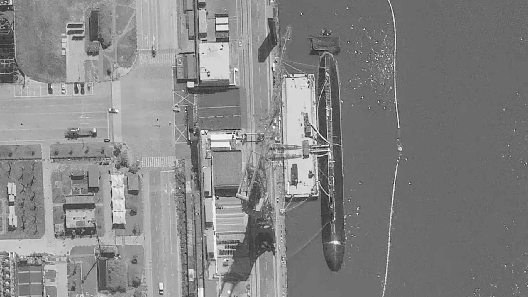 China’s new nuclear submarine gets a close look, and the stealth details could shift the underwater balance 1 A newly launched, stealth-optimized Chinese nuclear submarine featuring an X-form rudder and a minimal sail structure at the Jiangnan Shipyard.