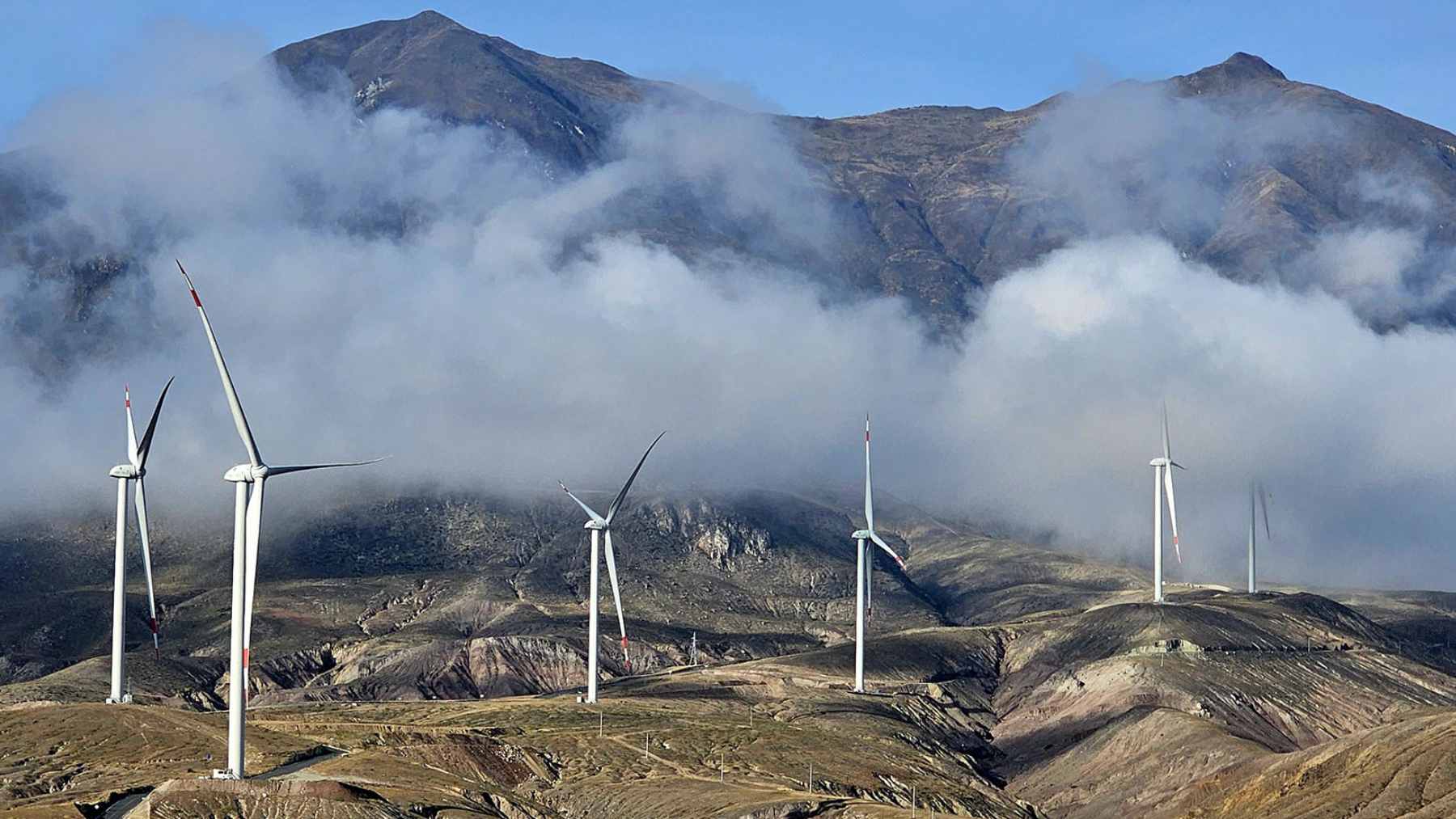 China switched on a 26 MW wind turbine that can power 40,000 homes, and offshore wind just changed scale again 1 The 26 MW Dongfang Electric offshore wind turbine prototype installed at the testing facility in Dongying, Shandong Province.
