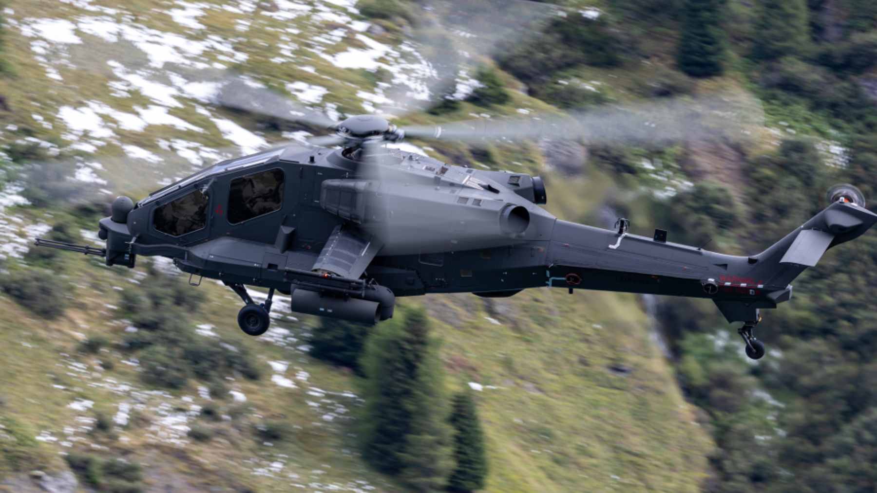 Leonardo flew the AW249 Fenice in public for the first time, putting Italy’s answer to the Apache into Europe’s attack-helicopter race 1 The Leonardo AW249 Fenice performing an agile flight demonstration at the ILA Berlin Airshow.