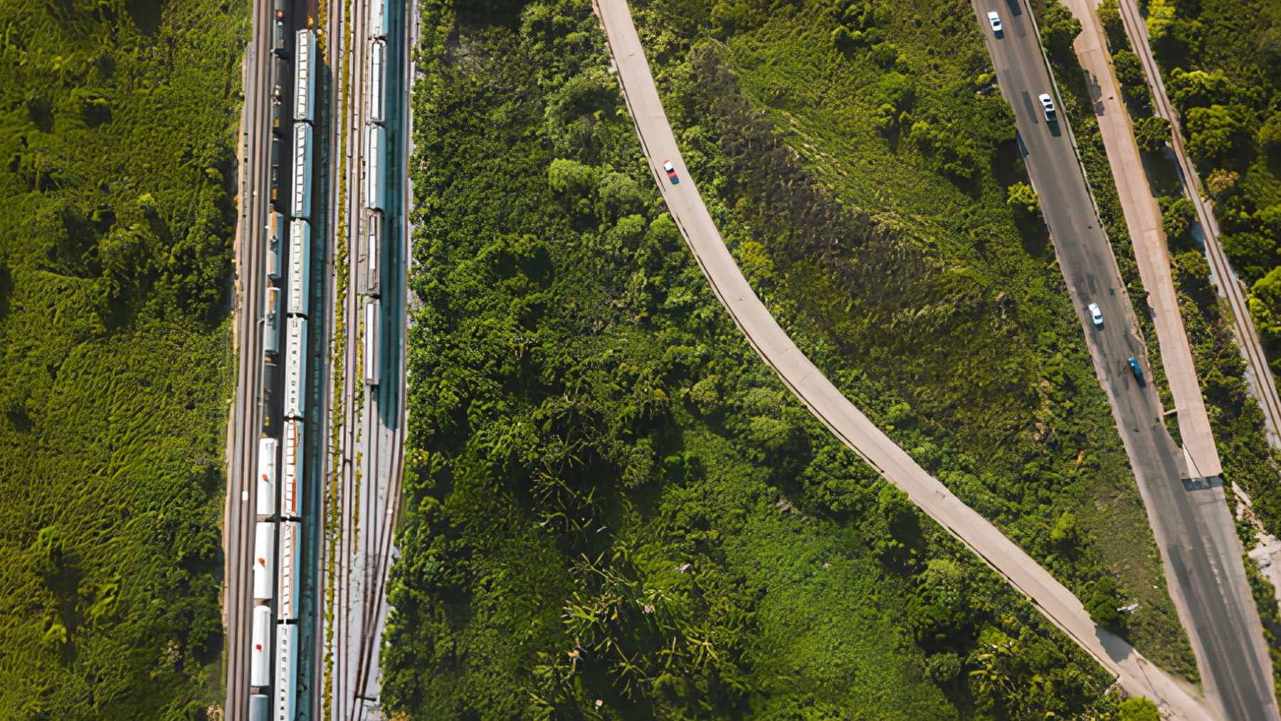 The Interoceanic Corridor railway project in southern Mexico, connecting the Pacific and Gulf Coasts as a strategic freight alternative.