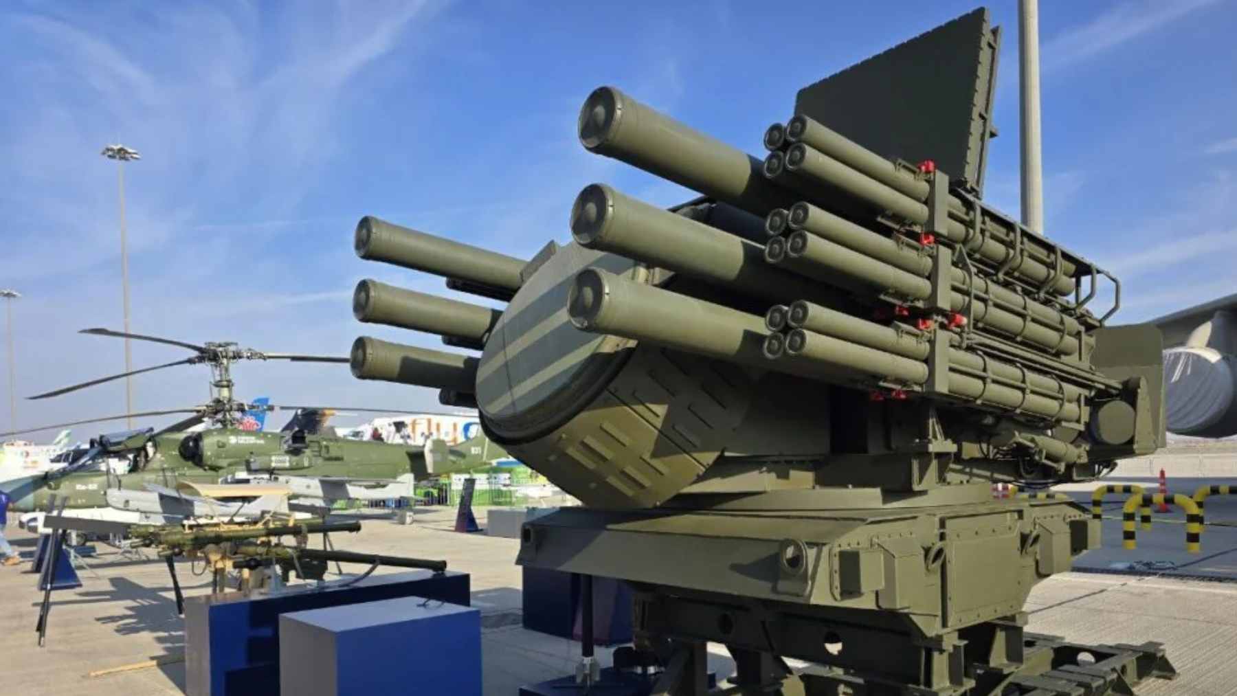 A Russian military helicopter installing a Pantsir-SMD-E air defense system on the roof of the Nordstar Tower in Moscow.