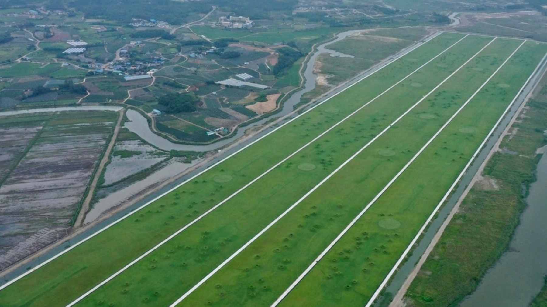 Aerial view of the Solaseado golf course layout, now being considered for large-scale solar energy conversion in South Korea.