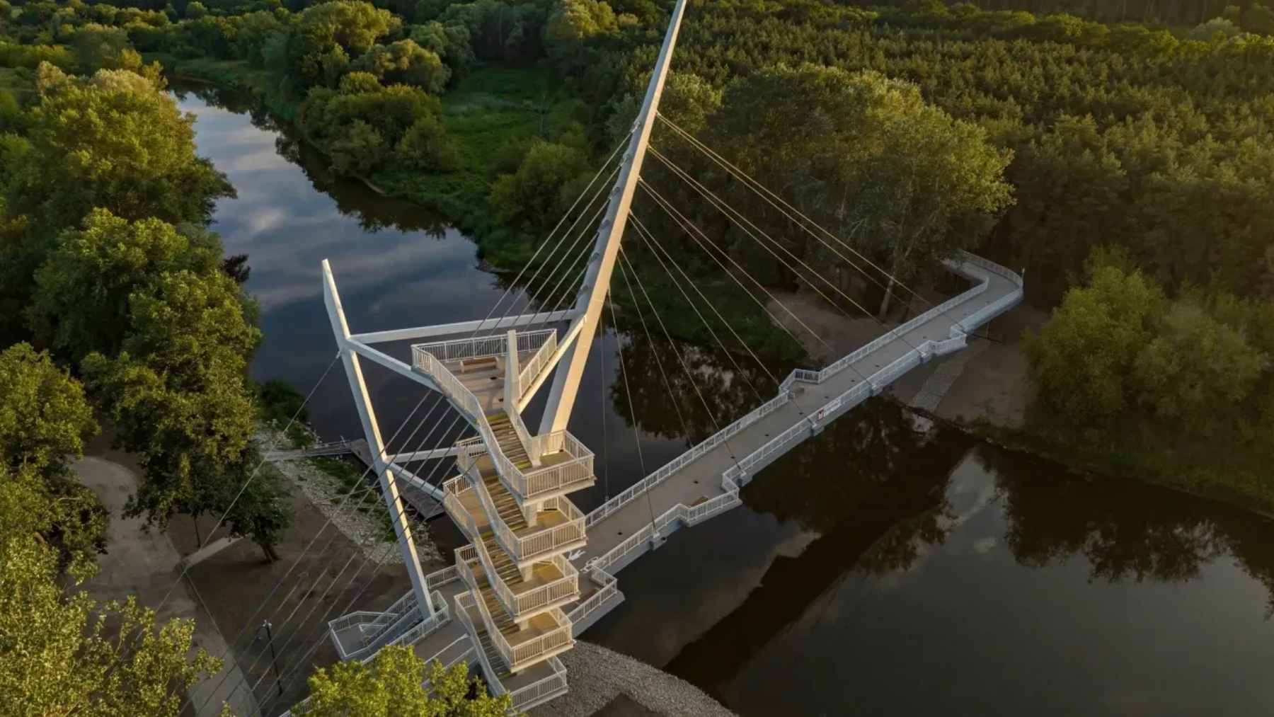 Goodbye to the river ferry: Poland is building a huge bridge to NATO's toughest standards for a strategic reason 1 Construction site of the new Biechowy bridge over the Warta River in Konin County, Poland, designed for heavy-load logistics.