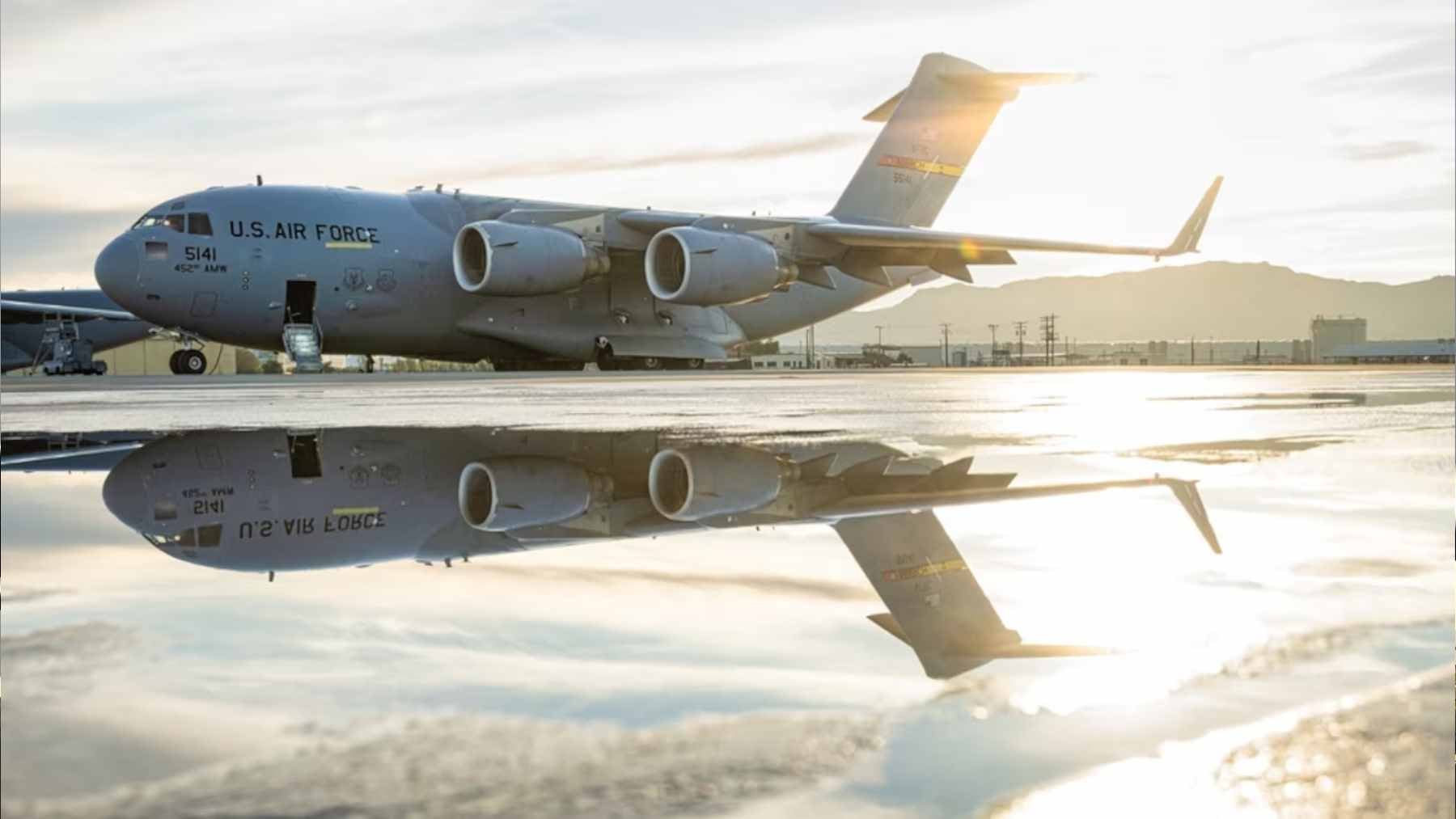The C-17 Globemaster can land on a tiny runway thanks to a system no other transport uses, and it comes at a price 2 A U.S. Air Force C-17 Globemaster III performing a landing, demonstrating the externally blown flap system that allows for short-field performance.