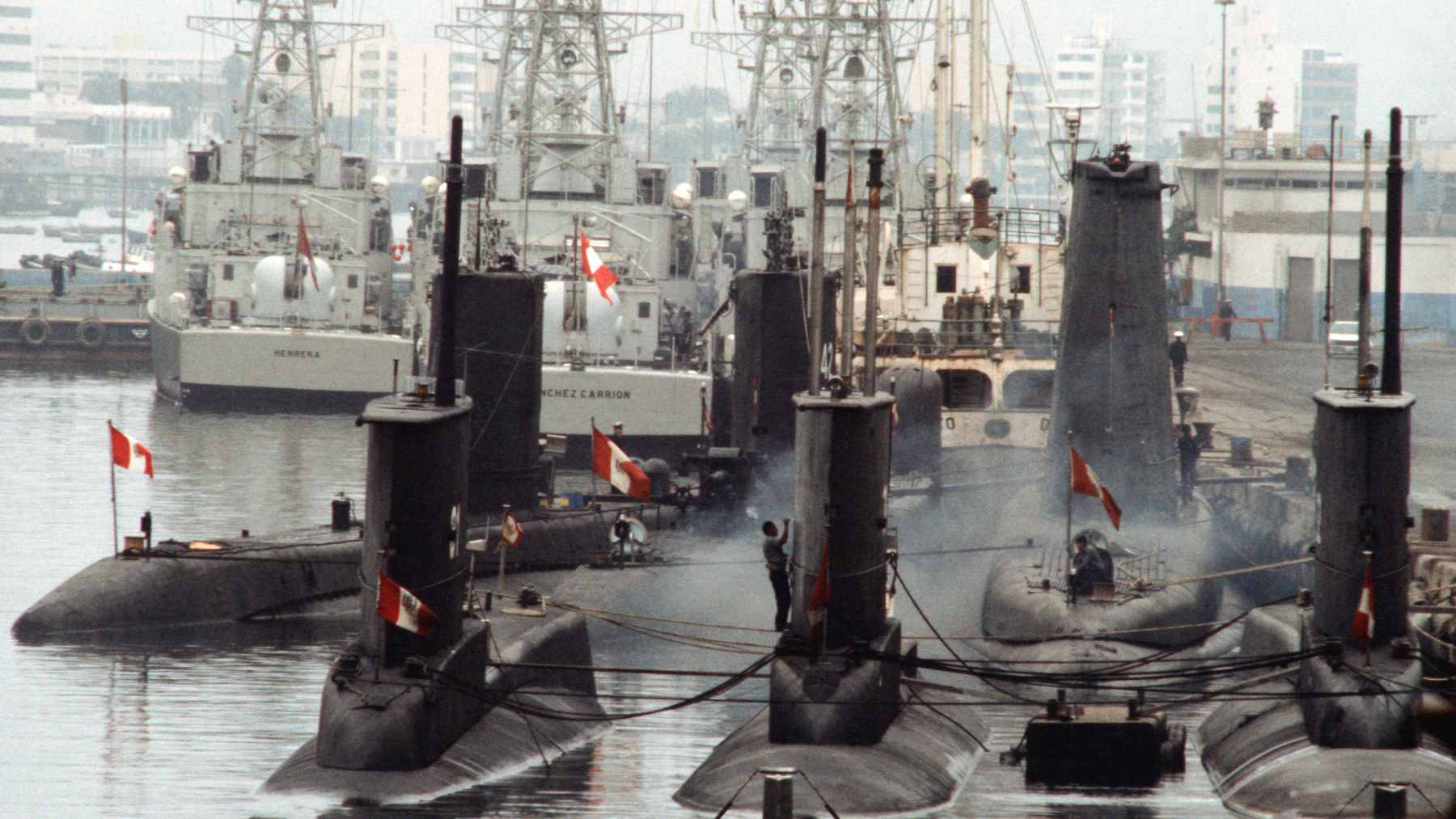 The US will spend 1 billion dollars on a new naval base in Latin America: why it could redraw the region's balance 2 An aerial view of the Callao port area in Peru, where the U.S. and Peruvian governments are planning a major $1.5 billion naval infrastructure modernization.