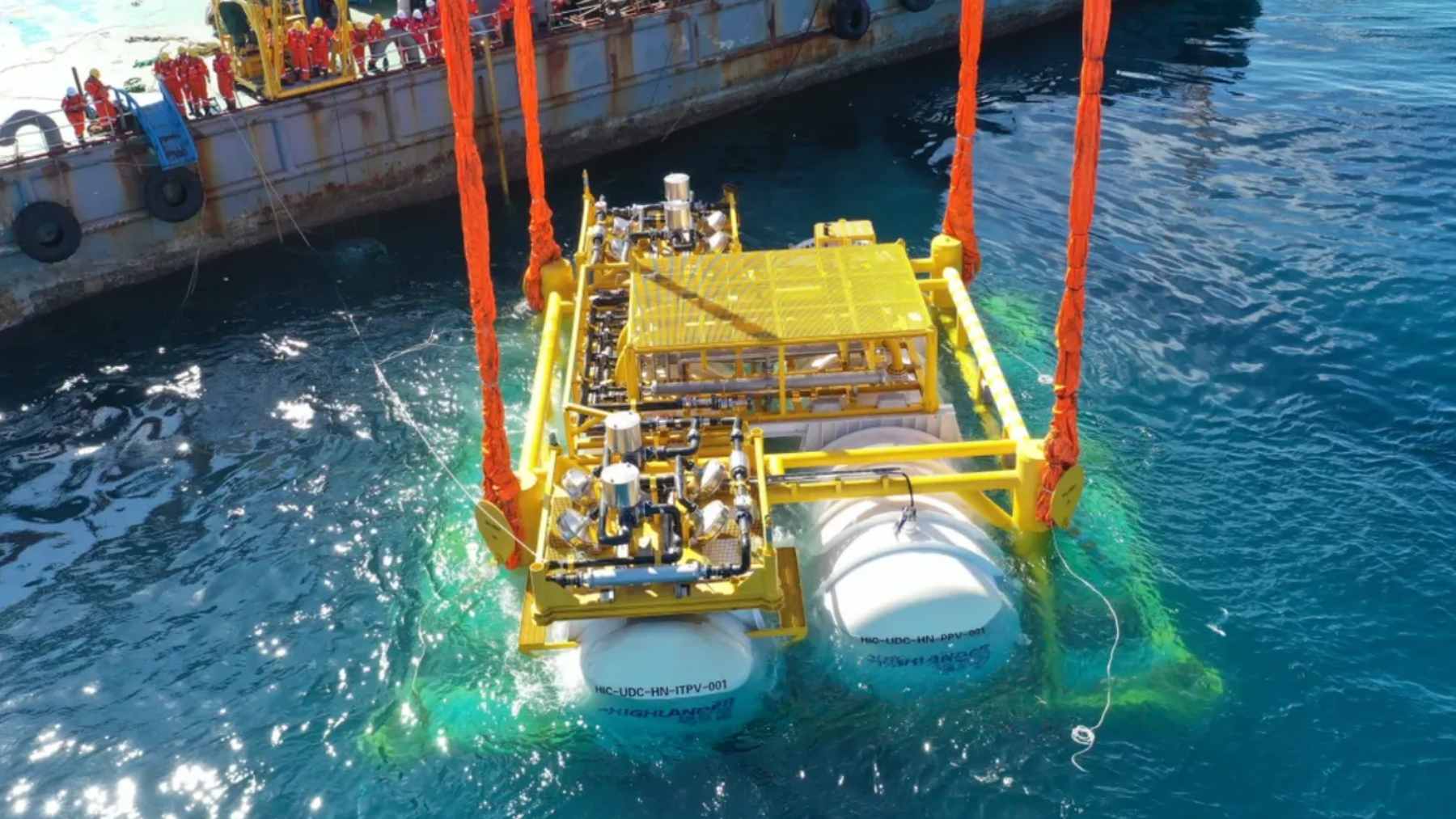 China just switched on the first underwater data center, cooling servers with the ocean to slash energy use, and coastal cities like Cartagena could be next 1 A modular underwater data center submerged off the coast, utilizing offshore wind energy and natural seawater cooling for AI servers.