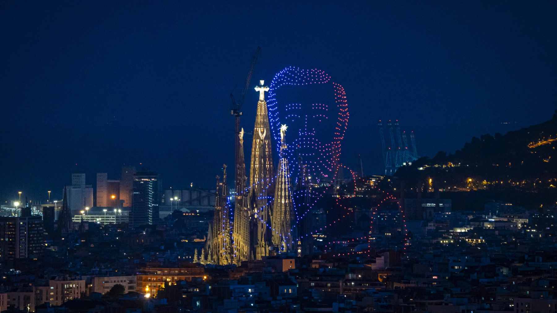 The firm behind Barcelona's Sagrada Familia light show just broke the world record for drones spelling out a special message in Portugal 1 A night sky in Porto illuminated by 3,097 synchronized drones forming a large aerial message during the Air Invictus festival.