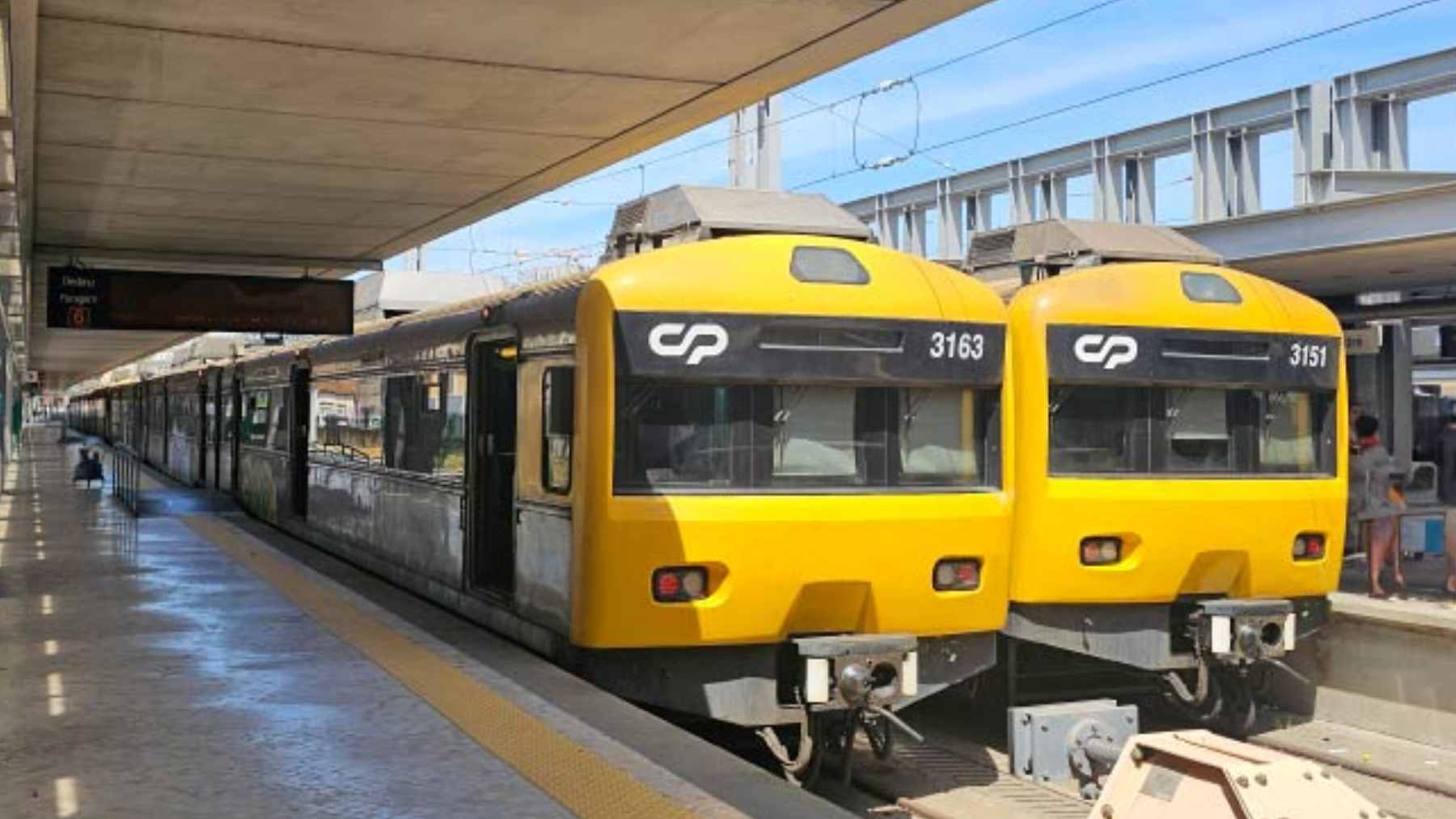 A structural design diagram of the proposed underground Alcântara rail junction in Lisbon, showing the integration of the Cascais and Cintura lines.
