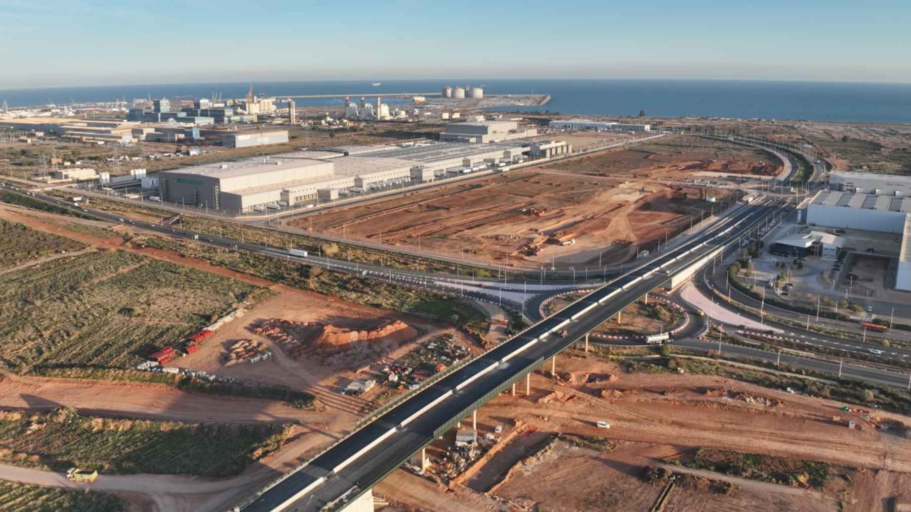 Spain's Parc Sagunt II sold 80% of its industrial land in a year, promising 950 new jobs 2 A large industrial and logistics development site representing Spain's Parc Sagunt II in Valencia, featuring land sales and manufacturing infrastructure.