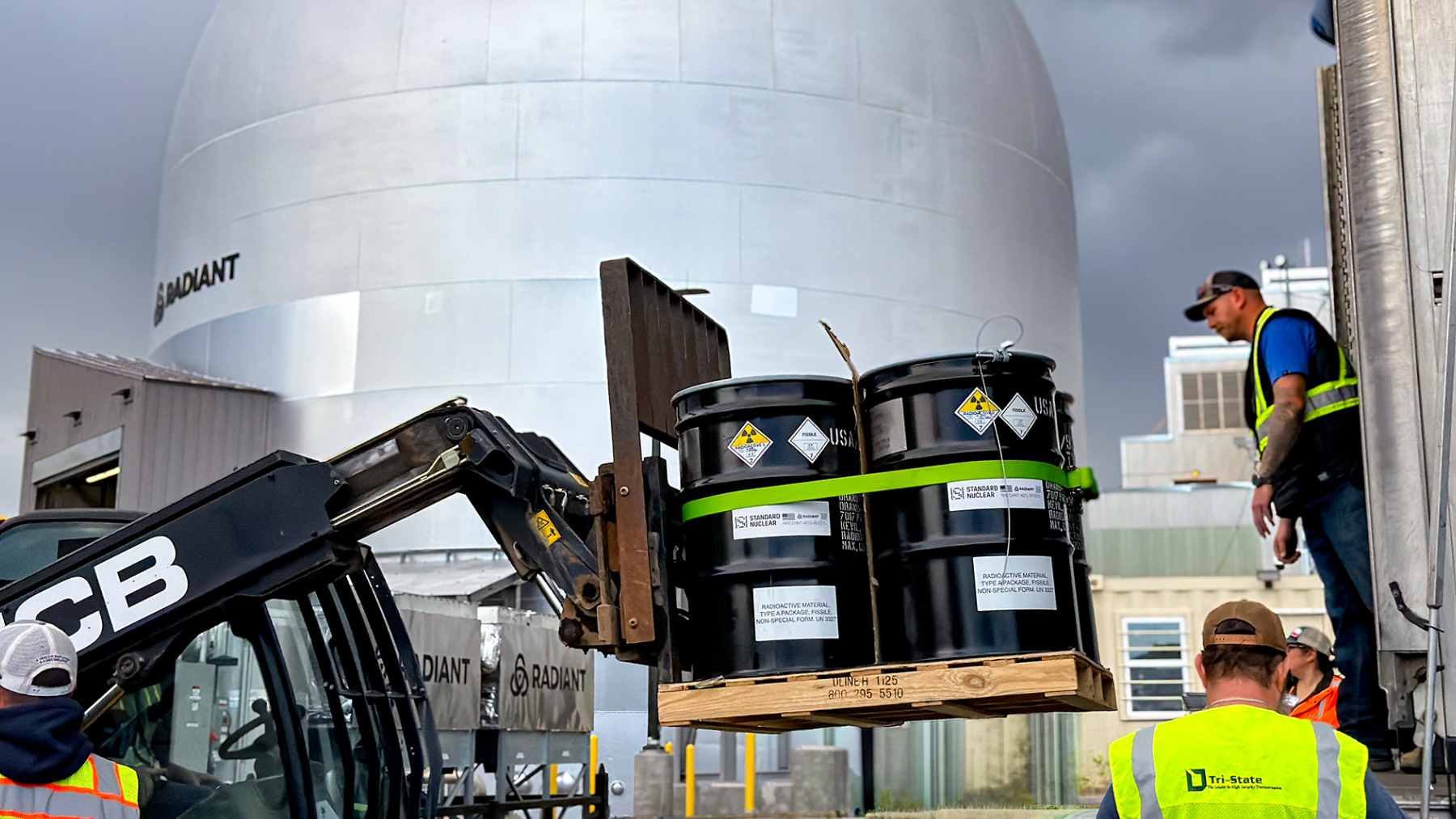 A structural rendering of the Radiant Kaleidos portable nuclear microreactor designed for rapid transport and remote power generation.