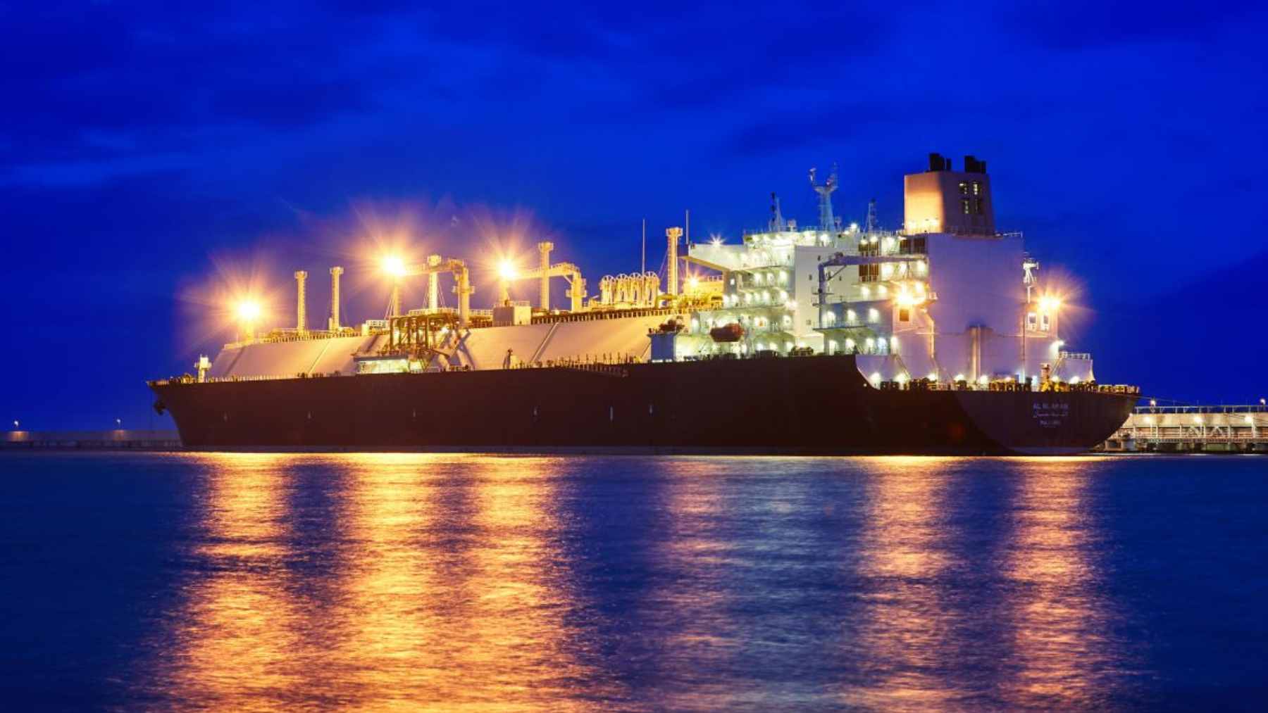 For the first time, an unusual LNG tanker slipped into Poland's Baltic gas port, where its size changed everything 1 The ICE-1A certified LNG carrier Ribera del Duero Knutsen docked at the Świnoujście gas terminal in Poland.