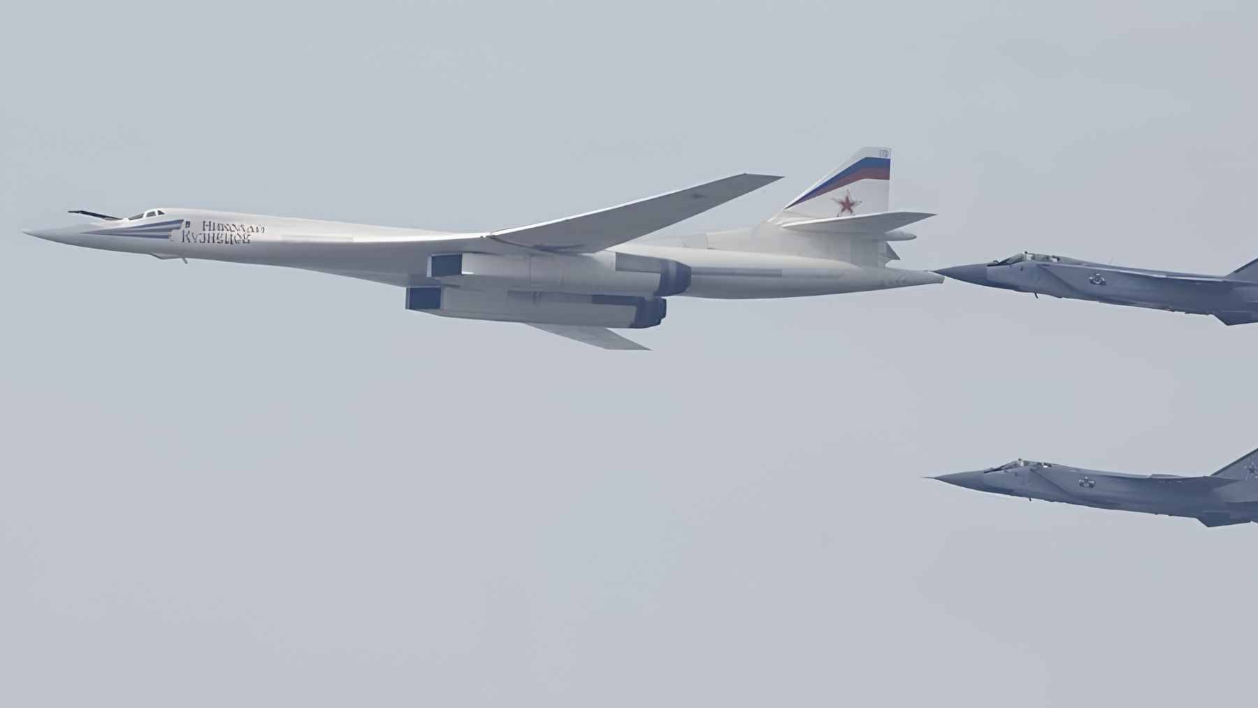Russia sent Tu-160 strategic bombers escorted by MiG-31s on Arctic patrols, and the message behind the route the Aerospace Forces chose is unmistakable 1 A Russian Tu-160 strategic bomber flying over the Arctic, closely shadowed by a Norwegian F-35 fighter jet.